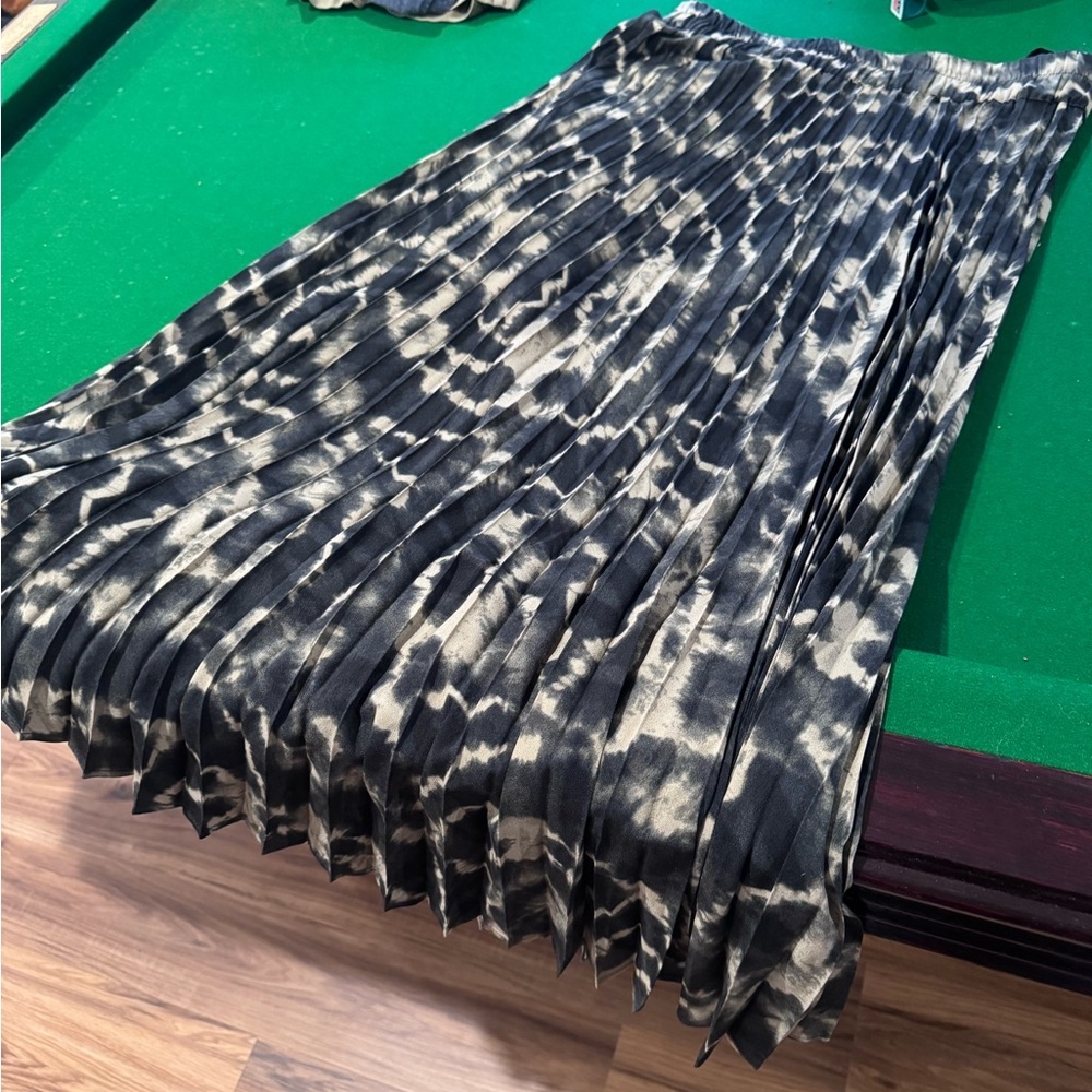 Elegant Black and Cream Pleated Skirt Bought in Paris.